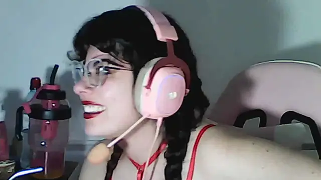 Owly_bloom - suck dildo
