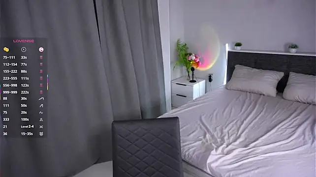 FeleciaSlowey - Tease you with my sexy body