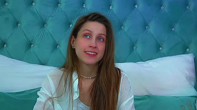 HaileyArden - split legs