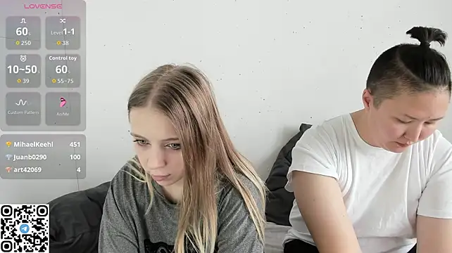 Alice_Halle - Girls in doggy mmm
