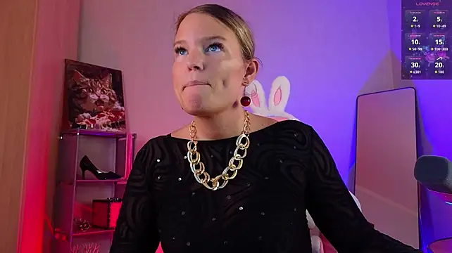 Lady_Shine - teasing you with my tits