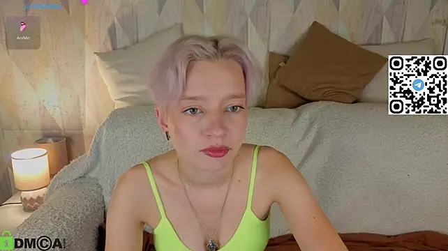 Michelle_Blond - touch tits