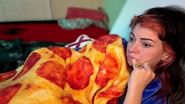 MarlaFknSinger - Movies & Chill 🤘 Cum @ goal or C2c 😘🤘