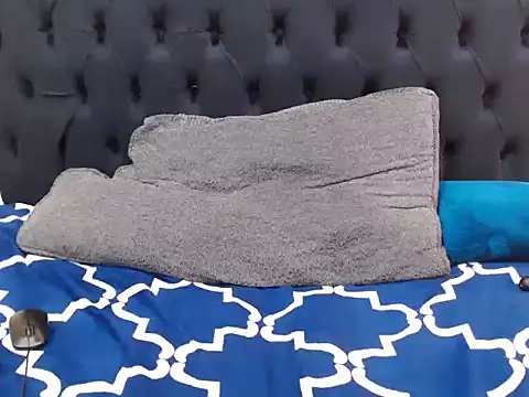 Booty_Ginger - spread legs