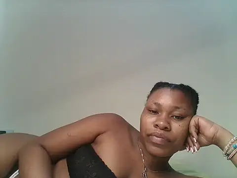 Juicyy_afriq - birthday month