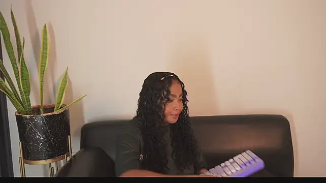 Anais_aradia - Show ass + spank ass