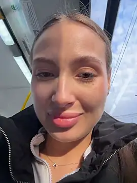 Coconut_milk - Shake boobs in bra in bus