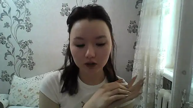 QuyenLuellen - Wink and show my wet tongue