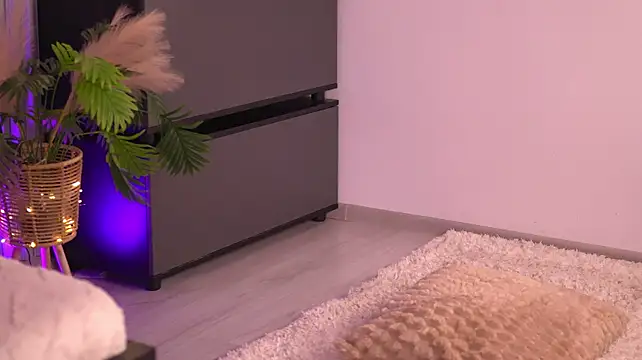 SophiaPotts - Make me juicy and wet with your touches