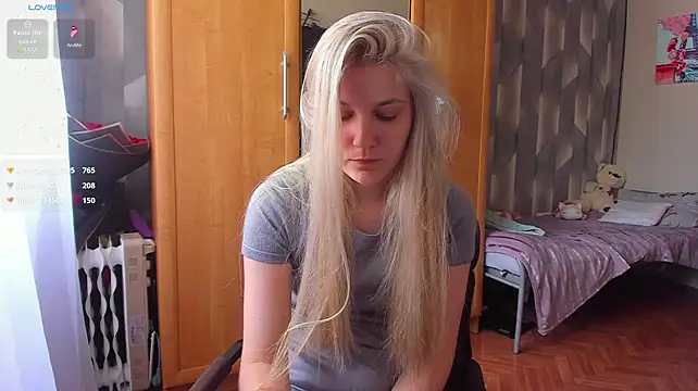 Tiny_Kiss - finger in pussy
