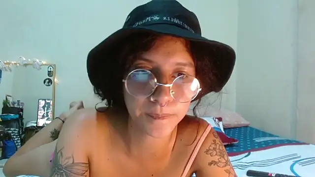 AlinaWoolf_ - SPANKS ASS <3