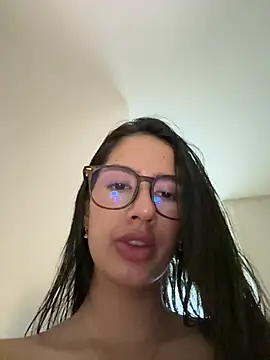 Julieta_Duque - T-SHIRT OFF AND SALIVA IN TITS 💦😈