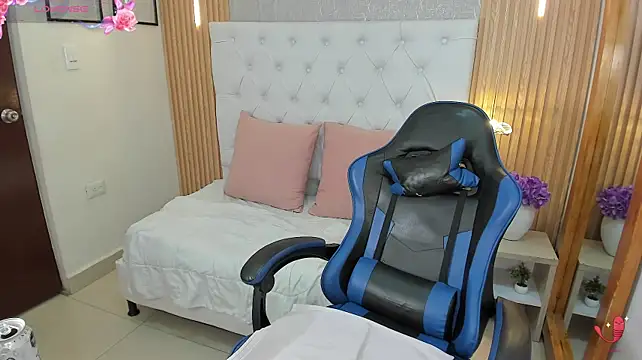 Kitty_kayo - Two fingers in the ass🍑