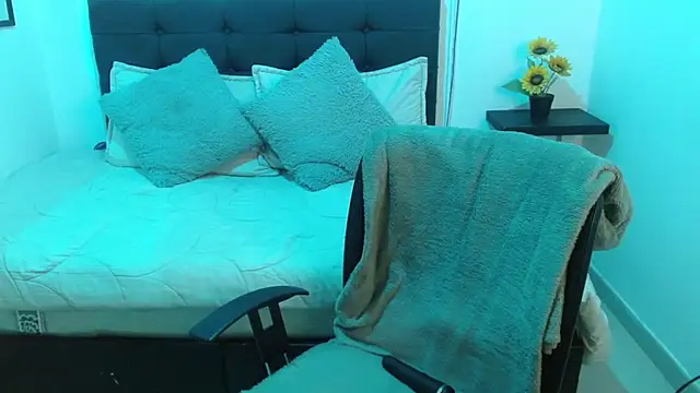 Srta_saraa - show boobs♥