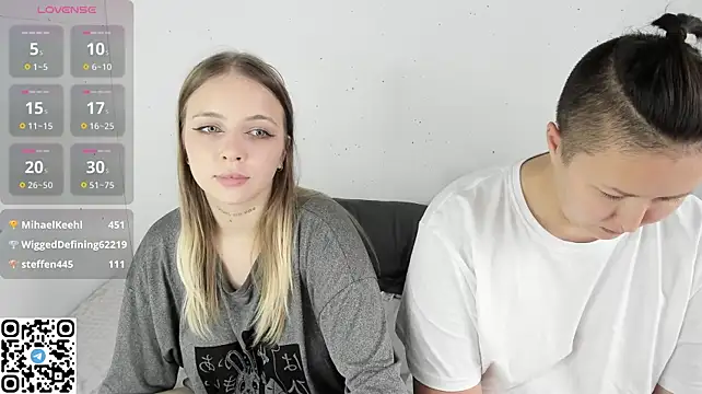 Alice_Halle - Two naked boobs mmm