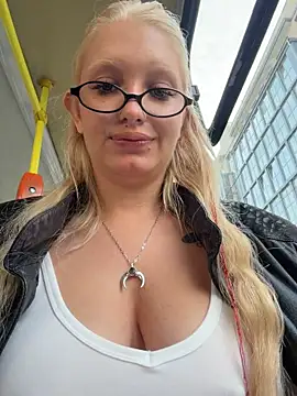 Elfi_InPublic - Spy under skirt+massage pussy in bus