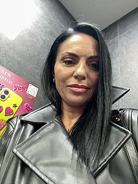 KimKelly13 - Walking with your tits out throw on your