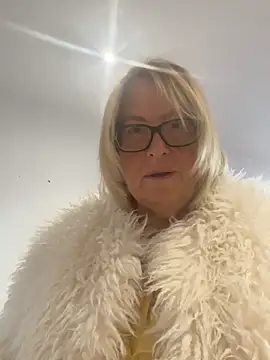MoistCurveyChanel - SQUIRT