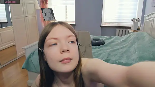 LavenderMitten - I move my hands away and show my tits
