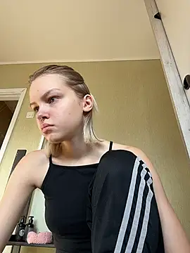 AshleyMur - finger in pussy