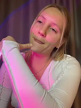 Ann_first_kiss - lick fingers