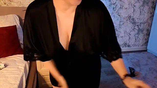 Juliamills - naked pussy