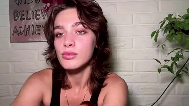 AleishaCauterucci - air kiss 😘