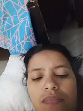 Selena_foxy - Un desconocido toque mi pecho