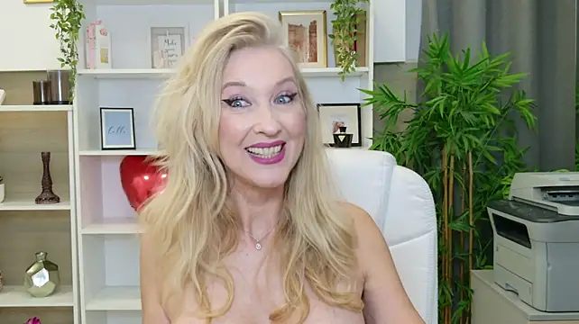 LadyLeea - Play with dildo between my boobs