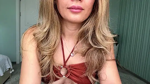 SayraPie - Will play with my nipples and make them