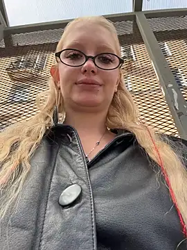 Elfi_InPublic - Hey Elfi!!!Show tongue