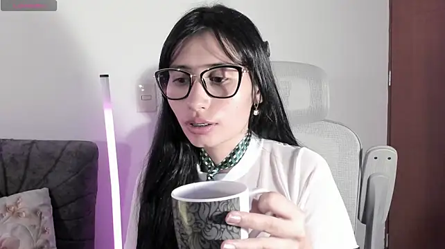 Sophia_Vera - SPANKS DOGGY POV & CONTROL LUSH 3MIN🥵