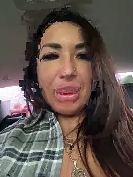 RuslanaXX - Squirt now (in parking mall )