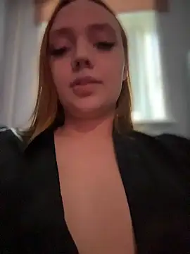 LisaCatt - completely naked