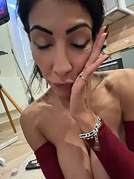 YasmineRiva - 🦶🍌 Footjob + LT 🎁