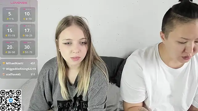 Alice_Halle - Two naked boobs mmm