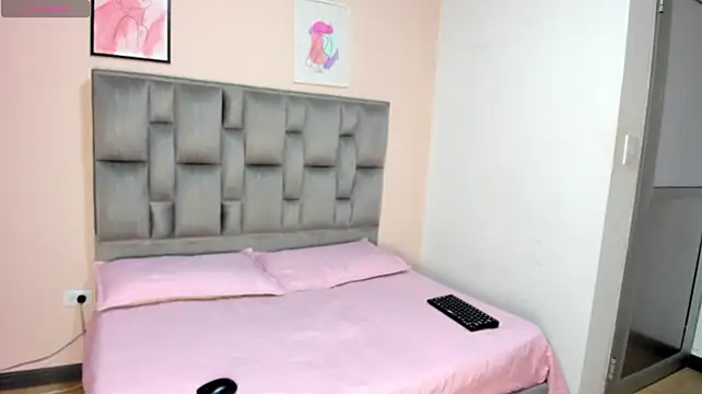 Honey_fox7 - completely naked😈