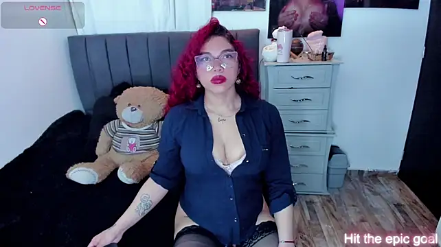 Kyliejenner_hot - Naked + rubbing her pussy
