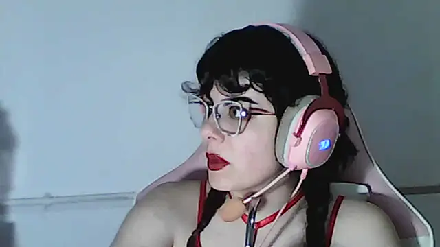 Owly_bloom - suck dildo
