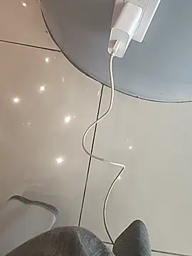 Baby-Linh - striptease in the restroom