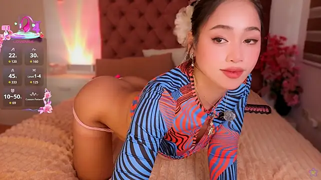 Asian_dhimple - buzzed kittyclit play w/vibrator