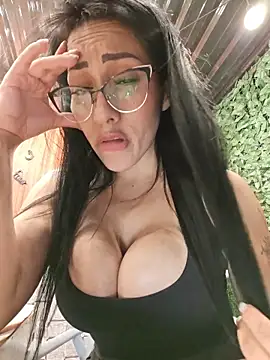 IsabellitaVIP - 3 FINGER IN PUSSY under tablet 🤫