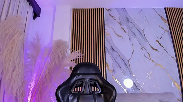 TinaJaneo_01 - Plug inside my ass 😈😏