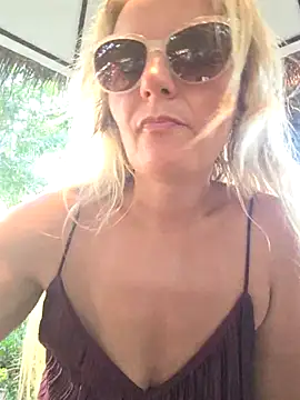 Anvessra - Finger in BOTH Pussys