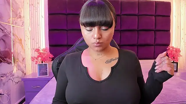Sweelanna__ - Tease with my top… and lift it little