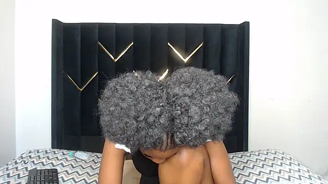 EbonyPoisonCunt - Cling Oiled up ASS