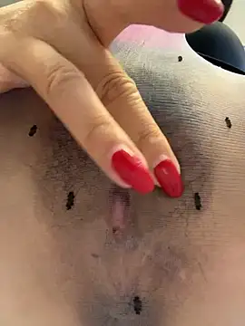 Aiss-niang - 电梯门口全裸2分钟