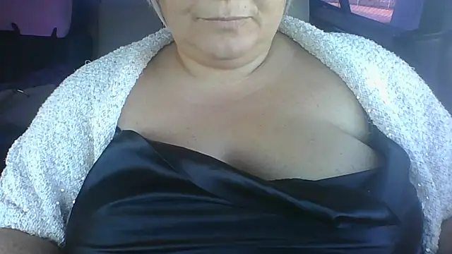 IvannaMystique - topless in the street//salgo en tetas