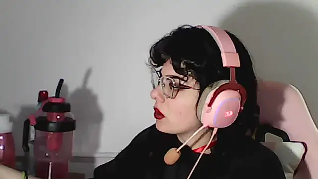 Owly_bloom - suck dildo