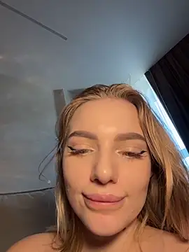 HugeBoobsAlice - SHOW PUSSY CLOSE UP